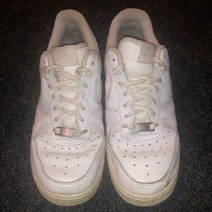 White nike Air Force 1’s